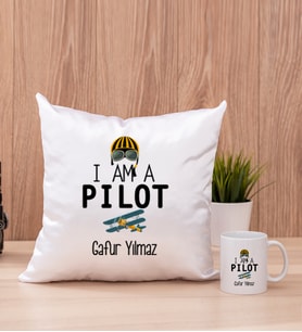 Pilot Kare Yastık ve Beyaz Kupa Bardak