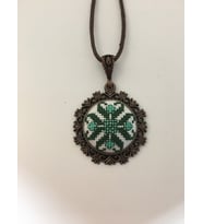 Yöresel Motif İşlemeli Kanaviçe Kolye
