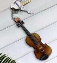 BK Gift Kişiye Özel İsimli Keman Violin Enstrüman Ahşap Anahtarlık-5 (Beyaz)