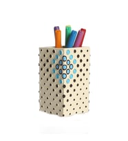 YJS514DK	KALEMLİK PUANLI MODEL OFİS GERECİ 6X6X10CM 200ML