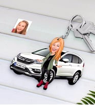 BK Gift Kişiye Özel Bayan Honda CR-V Figürlü Plakalı Ahşap Karikatür Anahtarlık-1 (Beyaz)
