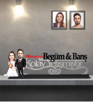 Kişiye Özel Gelin Damat  Karikatürlü Kolay Yetişmiyor Ahşap Biblo  Mod-8