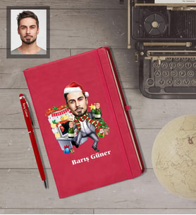 Kişiye Özel Yılbaşı Erkek Karikatürlü Kırmızı Defter Kalem Hediye Seti Model-4