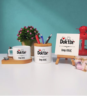Doktor Hediye Ahşap Altlıklı Fincan Kalemlik ve Dekoratif Taş Baskı Hediye Seti