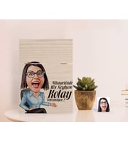 BK Gift Kişiye Özel Kadın Kolay Yetişmiyor Karikatürlü Otantik Masaüstü Ahşap Palet Çerçeve-2 (Beyaz)