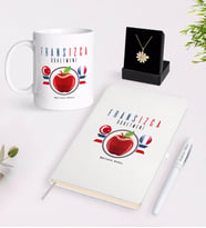 BK Gift Kişiye Özel Fransızca Öğretmeni Beyaz Kupa Defter Kalem ve İsimli Papatya Kolye Hediye Seti-3 (Model 1)
