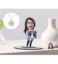 BK Gift Kişiye Özel Kadın Radyolojist Karikatürlü 3D Ahşap Biblo ve İsimli Tarihli Papatya Kolye Seti-1 (Model 1)