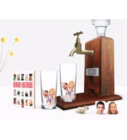 BK Gift Kişiye Özel Renkli Baskılı Sevgililer Karikatürlü İkili Rakı Bardağı Ahşap Rakı Standı ve Cep Kitabı Hediye Seti-30 (Model 1)