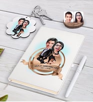 BK Gift Kişiye Özel Yılın En Mükemmel Çifti Karikatürlü Beyaz Defter Kalem ve Anahtarlık Hediye Seti-6 (Model 1)