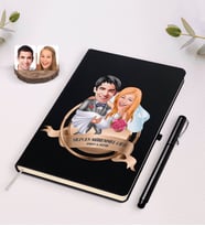BK Gift Kişiye Özel Yılın En Mükemmel Çifti Karikatürlü Siyah Defter ve Kalem Hediye Seti-72