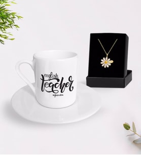 BK Gift Kişiye Özel İngilizce Öğretmeni Türk Kahvesi Fincanı ve İsimli Papatya Kolye Hediye Seti-15 (Model 1)