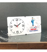 Postacı Ahşap Masa Saati