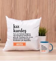 Kız Kardeş Kelime Anlamı Kare Yastık ve Mavi Kupa Bardak