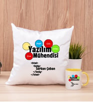 Yazılım Mühendisi Kare Yastık ve Sarı Kupa Bardak