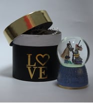 Sevgiliye Kar Küresi Love Yazılı Kutu Concept Hediye