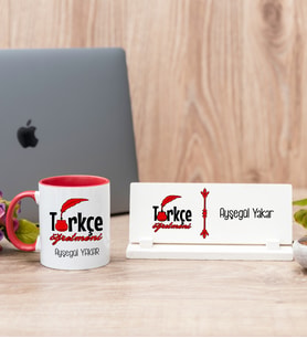 Türkçe Öğretmeni Kırmızı Kupa Bardak Ve Masa İsimliği Hediye Seti