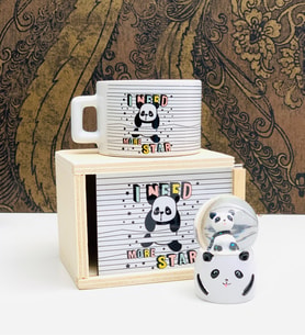 Yıldızlı Panda Tasarımlı Kutulu Kupa Ve Mini Kar Küresi