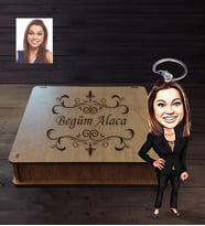 Kişiye Özel İş Kadını Karikatürlü  Ahşap Anahtarlık Kutulu Bayan-22