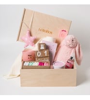 Hellobox Premium Kız Bebek Yeni Doğan Hediyesi - İsme Özel Pembe Tavşanlı