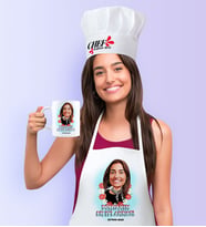 BK Gift Kişiye Özel En İyi Anne Karikatürlü Mutfak Önlüğü Aşçı Şapkası ve Kupa Seti (Beyaz)