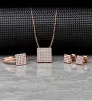 Gümüş Zirkon Taşlı " Kare " Tasarım Kolye-Küpe-Yüzük Set (Rose)