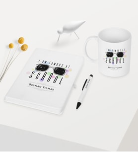 BK Gift Kişiye Özel Okulda Ünlüyüm Temalı Beyaz Defter Kalem Kupa Seti - 2