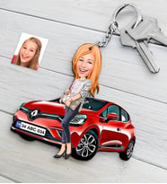 BK Gift Kişiye Özel Bayan Renault Clio Figürlü Plakalı Ahşap Karikatür Anahtarlık-1 (Çok Renkli)