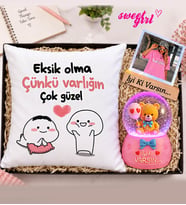 Kişiye Özel Varlığın Çok Güzel Yastık & İyi Ki Varsın Ayıcık Işıklı Kar Küresi