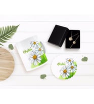 BK Gift Kişiye Özel Papatya Temalı Kupa Bardak Altlığı ve Kolye Bileklik Hediye Seti-7 (Model 1)