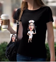BK Gift Kişiye Özel Hemşire Karikatürlü Siyah T-Shirt-1