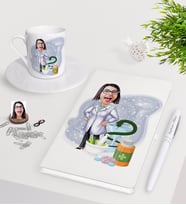BK Gift Kişiye Özel Bayan Eczacı Karikatürlü Beyaz Defter Kalem Türk Kahvesi Fincanı Seti-2 (Model 1)
