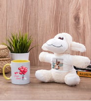 Sevgililere Özel Balon Tasarım Sarı Kupa Bardak ve Peluş Koyun