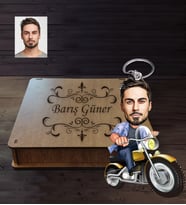 Kişiye Özel Erkek Karikatürlü  Ahşap Anahtarlık Kutulu Model-4