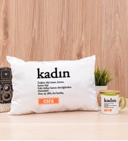 Kadın Kelime Anlamı Dikdörtgen Yastık ve Yeşil Kupa Bardak