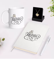 BK Gift Kişiye Özel Hocaların Hocası Beyaz Kupa Defter Kalem ve İsimli Papatya Kolye Hediye Seti-3 (Model 1)