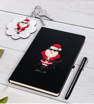 BK Gift Kişiye Özel Noel Baba Siyah Defter Kalem ve Anahtarlık Hediye Seti-1 (Model 1)