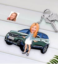 BK Gift Kişiye Özel Bayan Peugeot 3008 Figürlü Plakalı Ahşap Karikatür Anahtarlık-1 (Beyaz)