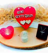 MELEK KOLYE & SENİ SEVİYORUM KALPLİ KUTU & IŞIKLI KIRMIZI KALP & MELEK KAR KÜRESİ