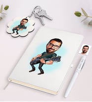 BK Gift Kişiye Özel Erkek Gitarist Karikatürlü Beyaz Defter Kalem ve Anahtarlık Hediye Seti (Model 1)