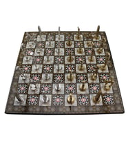 Metal Mısır Satranç Takımı Parlak ve Sedef Desenli MDF Ahşap Satranç Tahtası (37x37 cm.) (Çok Renkli)