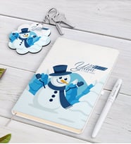 BK Gift Kişiye Özel İsimli Yılbaşı Mutlu Yıllar Beyaz Defter Kalem ve Anahtarlık Hediye Seti-21 (Model 1)