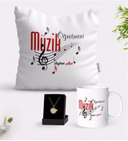 BK Gift Kişiye Özel Müzik Öğretmeni Beyaz Kupa Yastık ve İsimli Papatya Kolye Hediye Seti (Model 1)