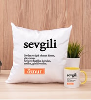 Sevgili Kelime Anlamı Kare Yastık ve Sarı Kupa Bardak