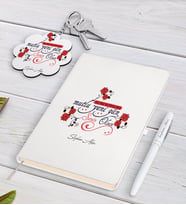 BK Gift Kişiye Özel 365 Mutlu Yeni Gün Beyaz Defter Kalem ve Anahtarlık Hediye Seti-2 (Model 1)