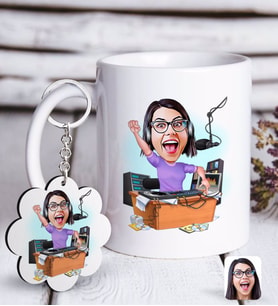 BK Gift Kişiye Özel Bayan Radyocu Karikatürlü Beyaz Kupa ve Anahtarlık Hediye Seti-1 (Model 1)