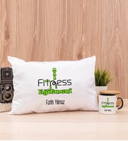 Fitness Eğitmeni Dikdörtgen Yastık ve Siyah Kupa Bardak