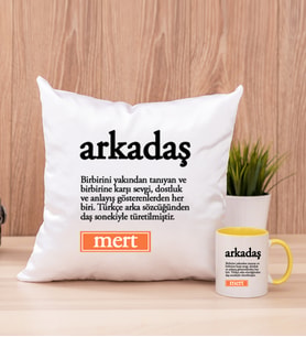 Arkadaş Kelime Anlamı Kare Yastık ve Sarı Kupa Bardak