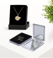 BK Gift Kişiye Özel İsimli Papatya Kolye ve Siyah Dikdörtgen Ayna Set