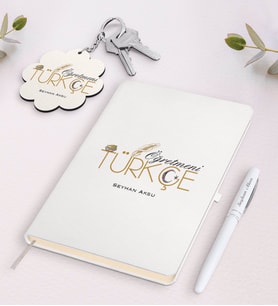 BK Gift Kişiye Özel Türkçe Öğretmeni Beyaz Defter Kalem ve Anahtarlık Hediye Seti-1 (Model 1)
