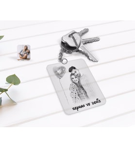 BK Gift Kişiye Özel Karakalem Tasarımlı Şeffaf Pleksi Anahtarlık-2 (Beyaz)